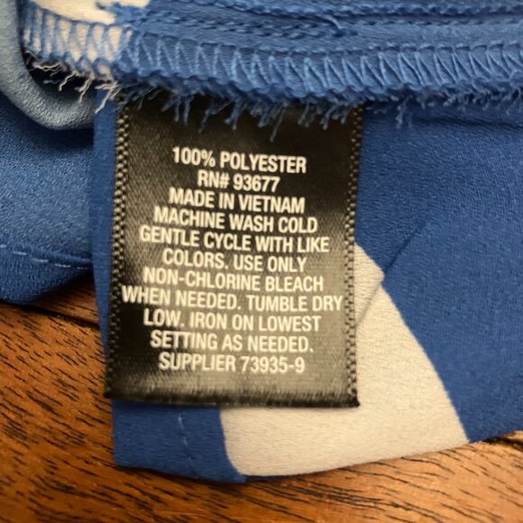 Sleeveless Top in Blues and White - Picture 8 of 8